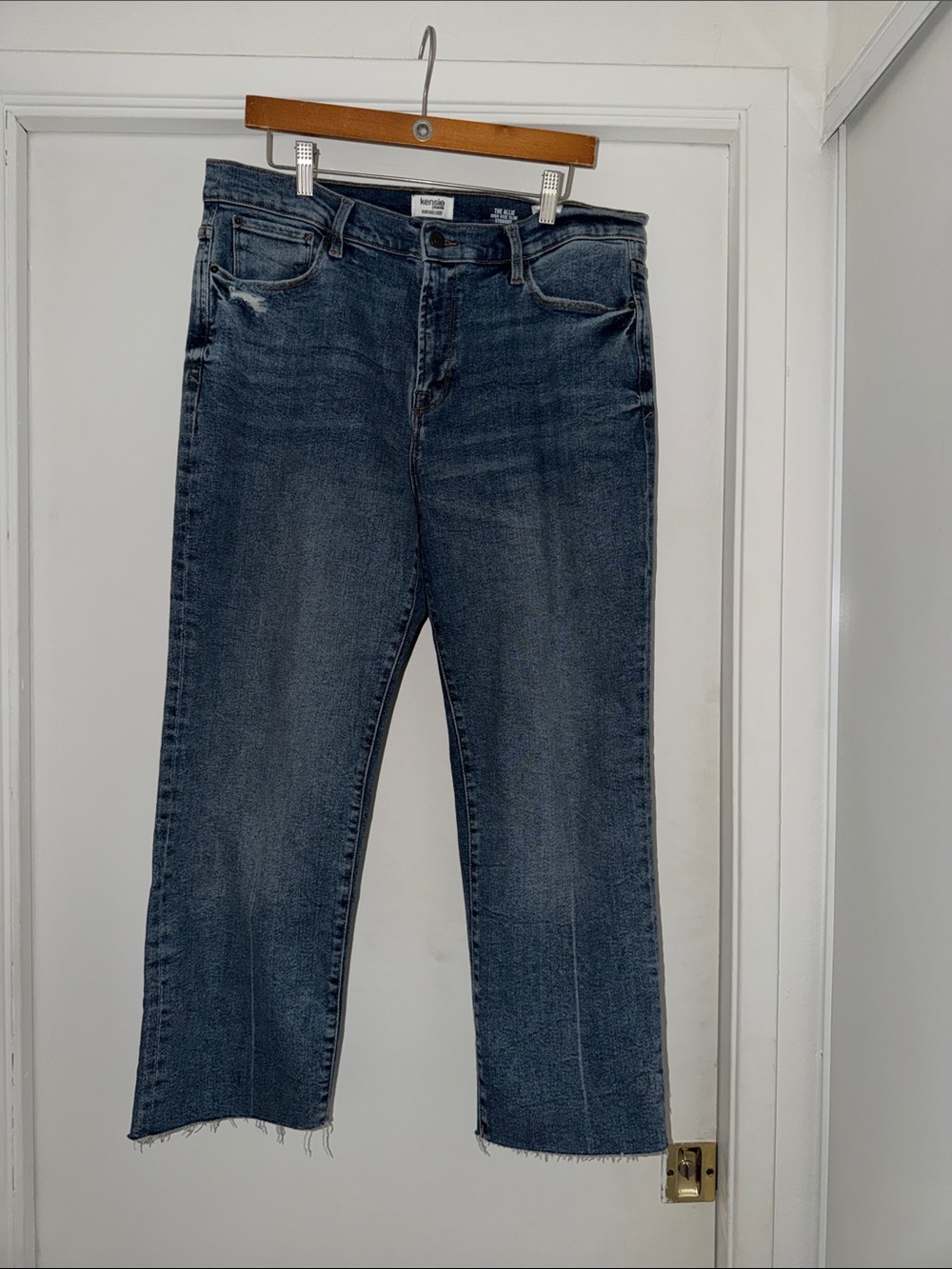 Kenzie Straight Jeans in Medium-Dark Blue